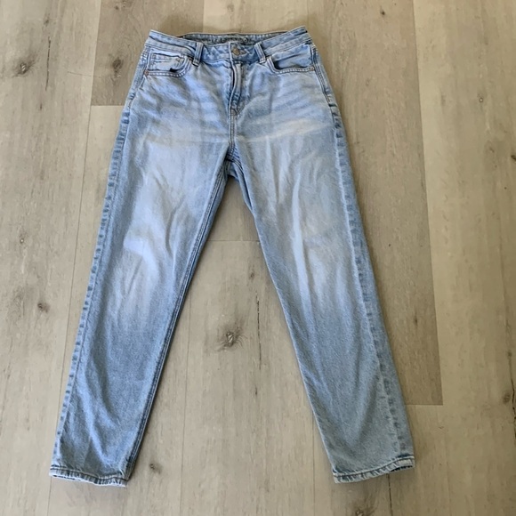 American Eagle Mom Jean light Wash Stretch 4 short - Picture 2 of 12